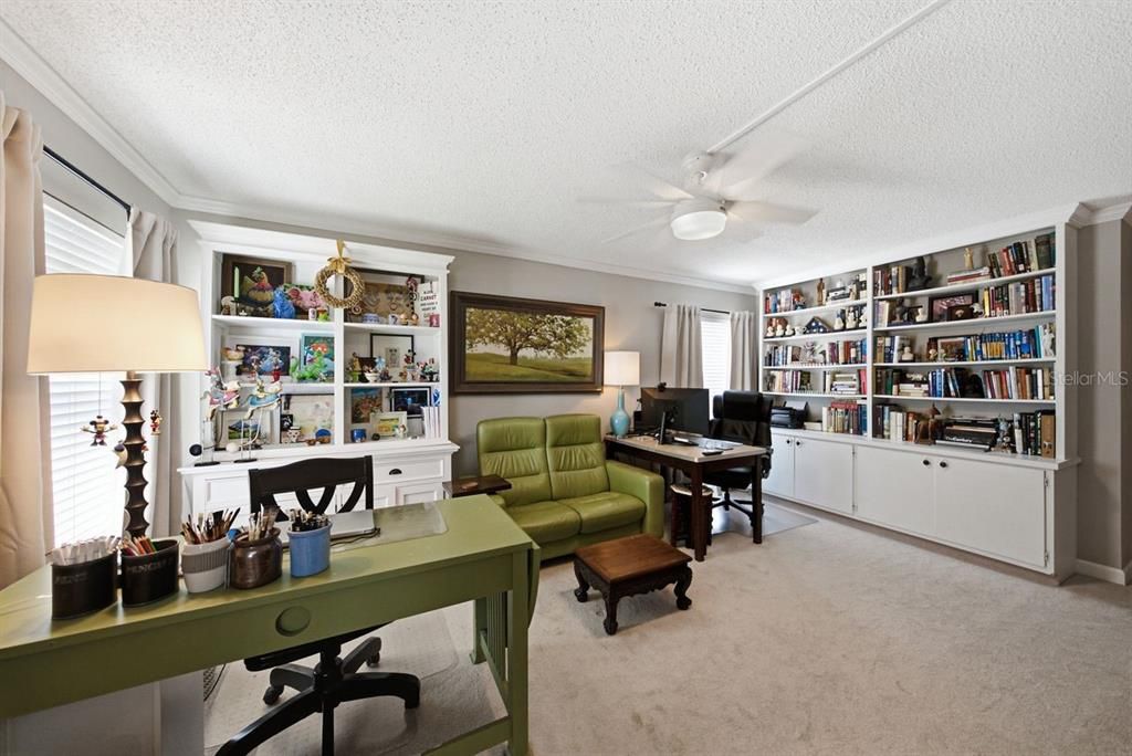 For Sale: $299,995 (3 beds, 2 baths, 1600 Square Feet)