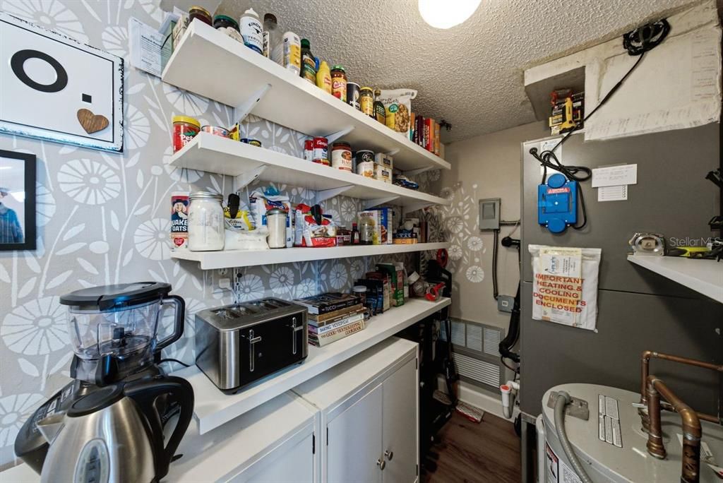 For Sale: $299,995 (3 beds, 2 baths, 1600 Square Feet)