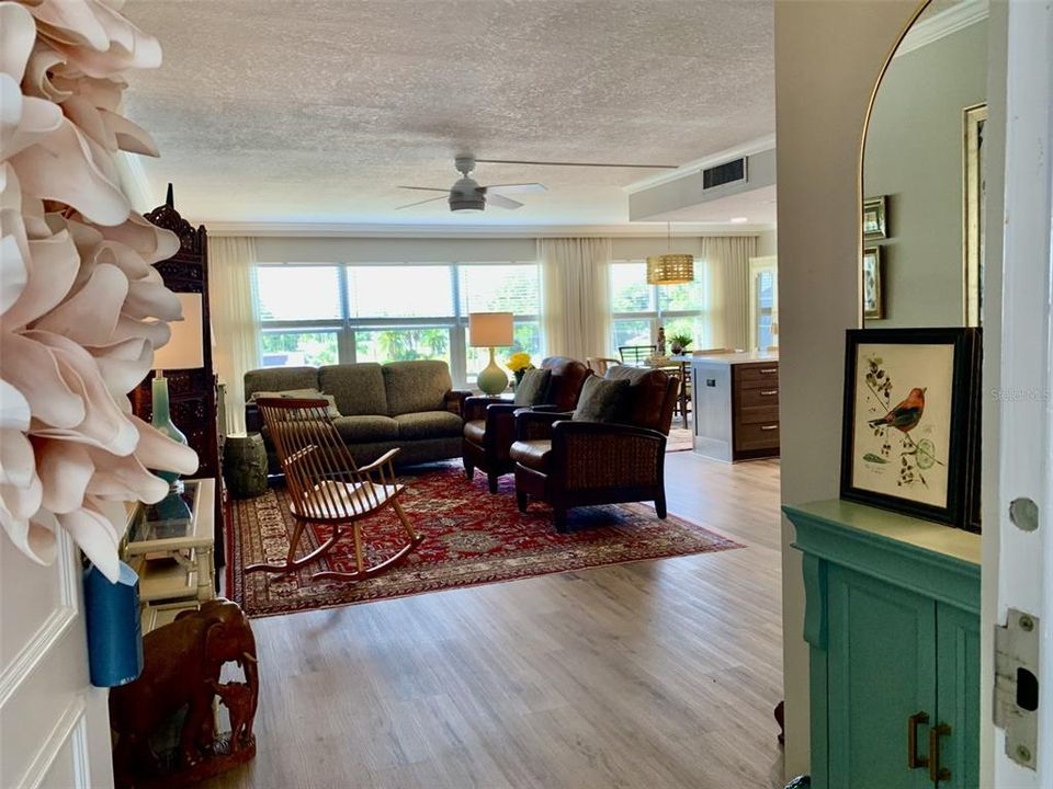 For Sale: $299,995 (3 beds, 2 baths, 1600 Square Feet)