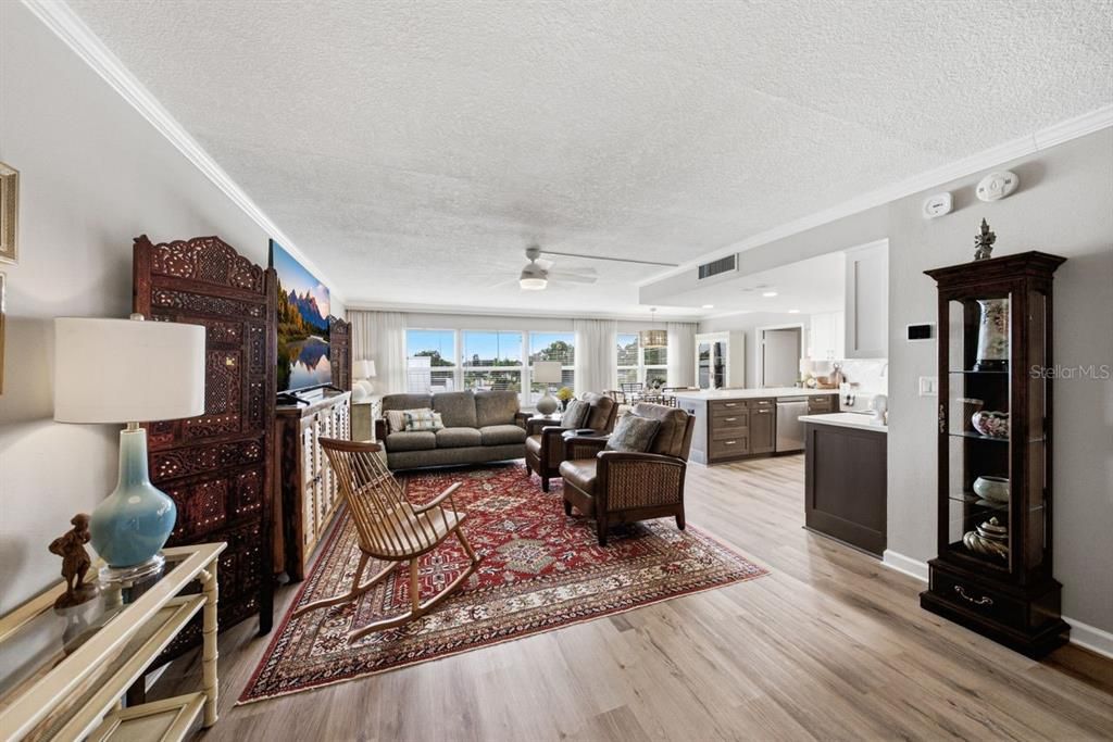 For Sale: $299,995 (3 beds, 2 baths, 1600 Square Feet)
