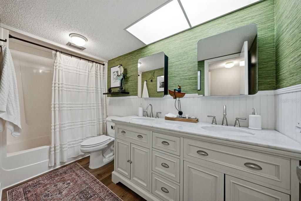 For Sale: $299,995 (3 beds, 2 baths, 1600 Square Feet)
