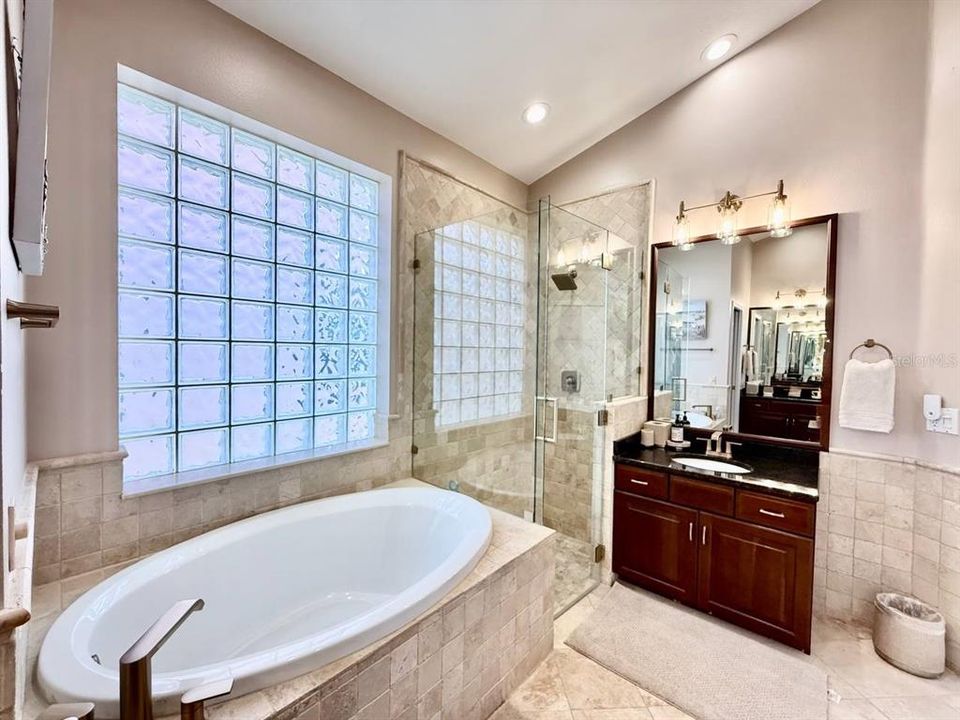 For Rent: $5,500 (3 beds, 2 baths, 1855 Square Feet)