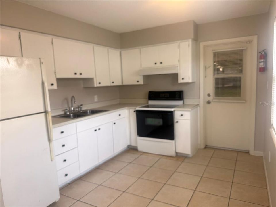 В аренду: $1,700 (2 спален, 1 ванн, 825 Квадратных фут)