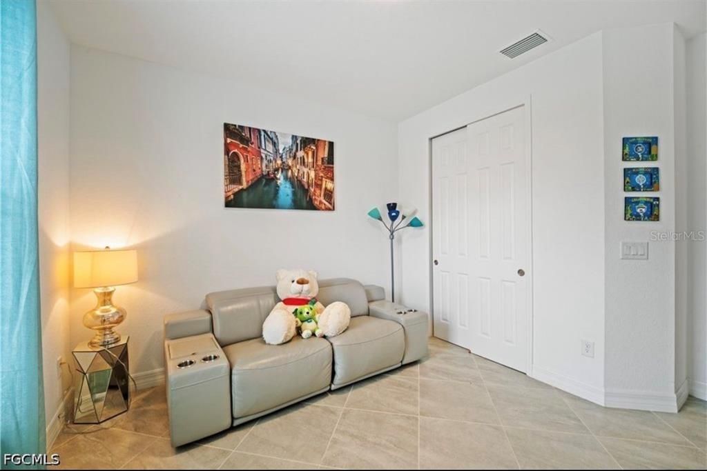 For Sale: $592,000 (5 beds, 4 baths, 3112 Square Feet)