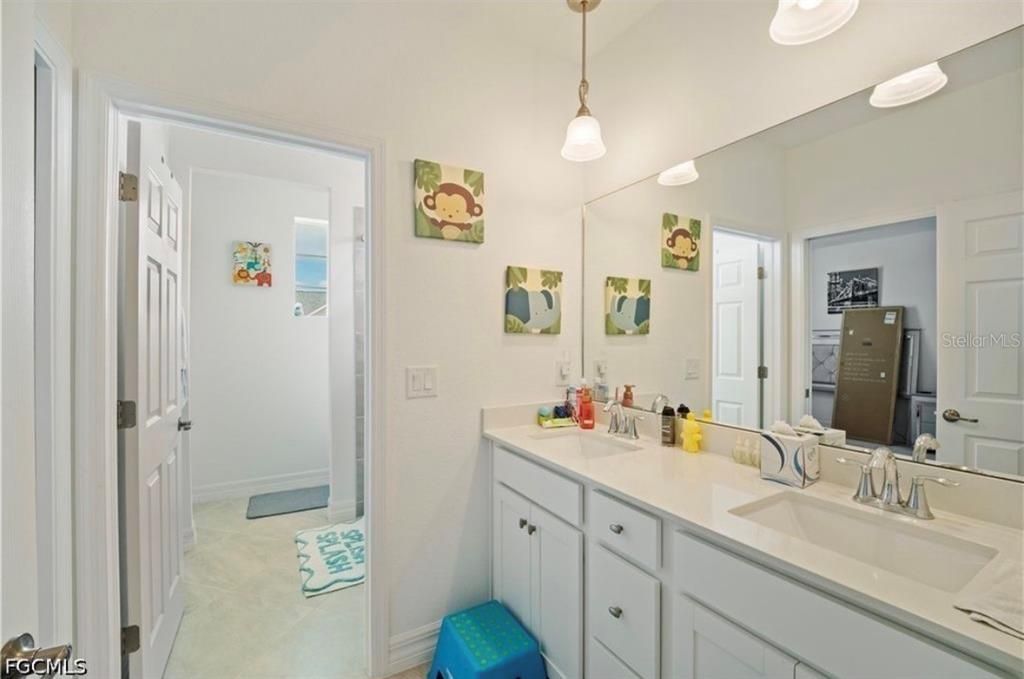 For Sale: $592,000 (5 beds, 4 baths, 3112 Square Feet)