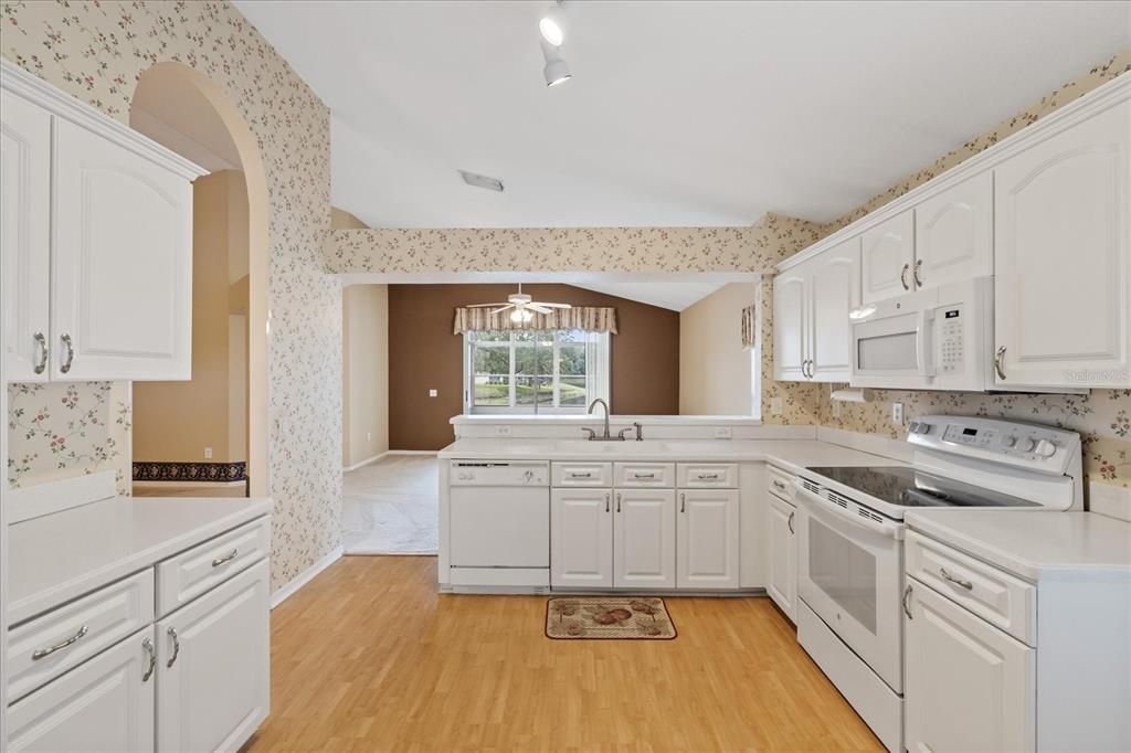 На продажу: $359,900 (3 спален, 2 ванн, 1578 Квадратных фут)