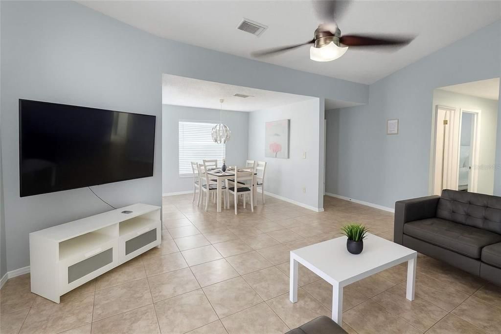 En Venta: $425,000 (3 camas, 2 baños, 1377 Pies cuadrados)