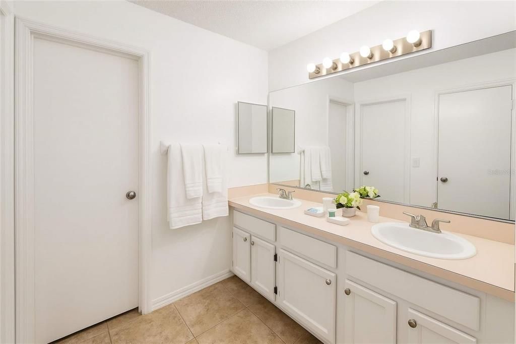 En Venta: $425,000 (3 camas, 2 baños, 1377 Pies cuadrados)
