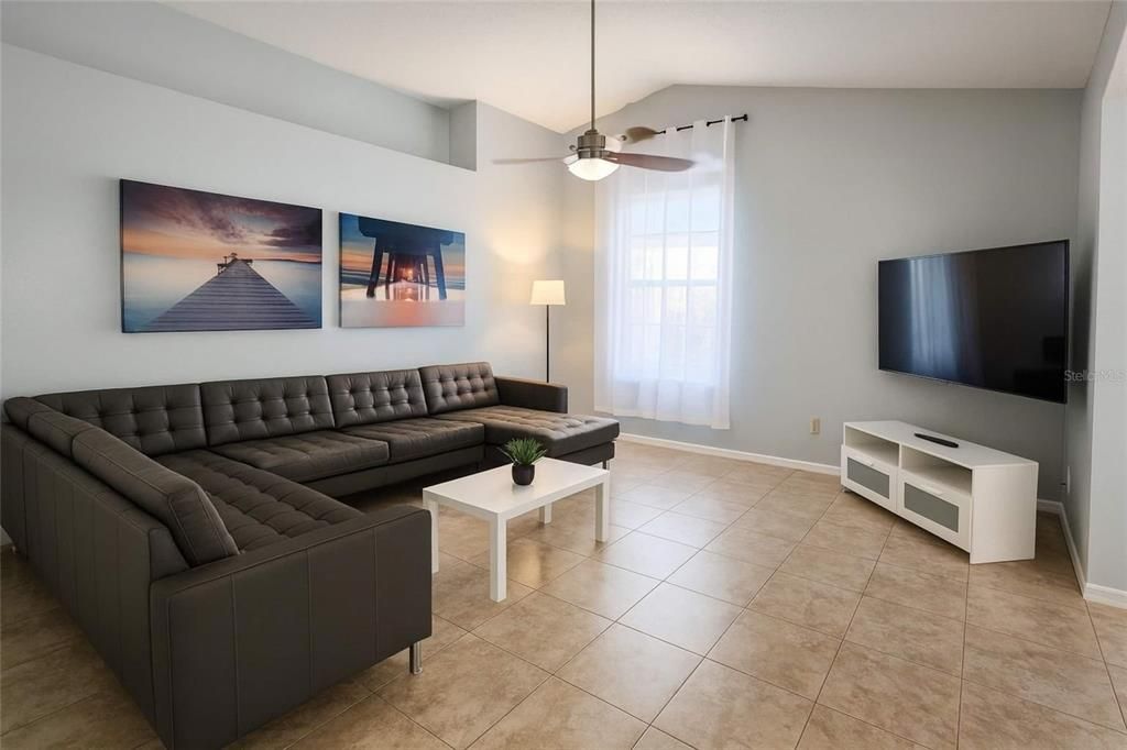 En Venta: $425,000 (3 camas, 2 baños, 1377 Pies cuadrados)