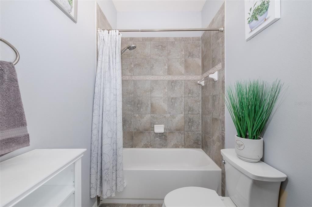 На продажу: $359,900 (3 спален, 2 ванн, 1876 Квадратных фут)
