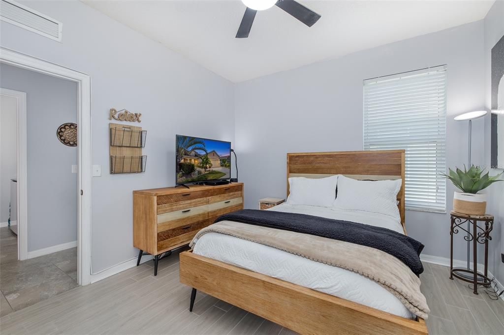 На продажу: $359,900 (3 спален, 2 ванн, 1876 Квадратных фут)