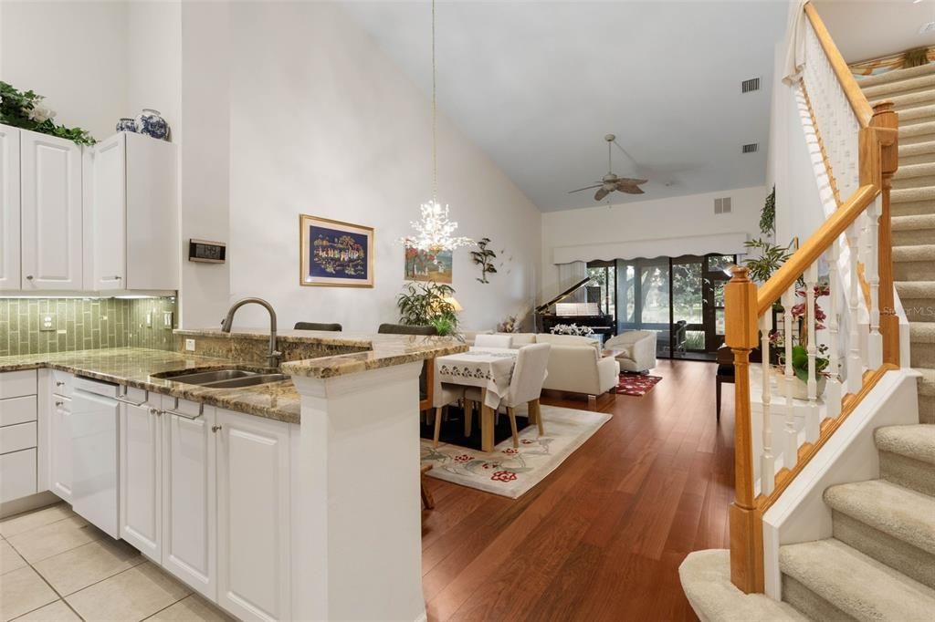На продажу: $439,000 (2 спален, 2 ванн, 1919 Квадратных фут)