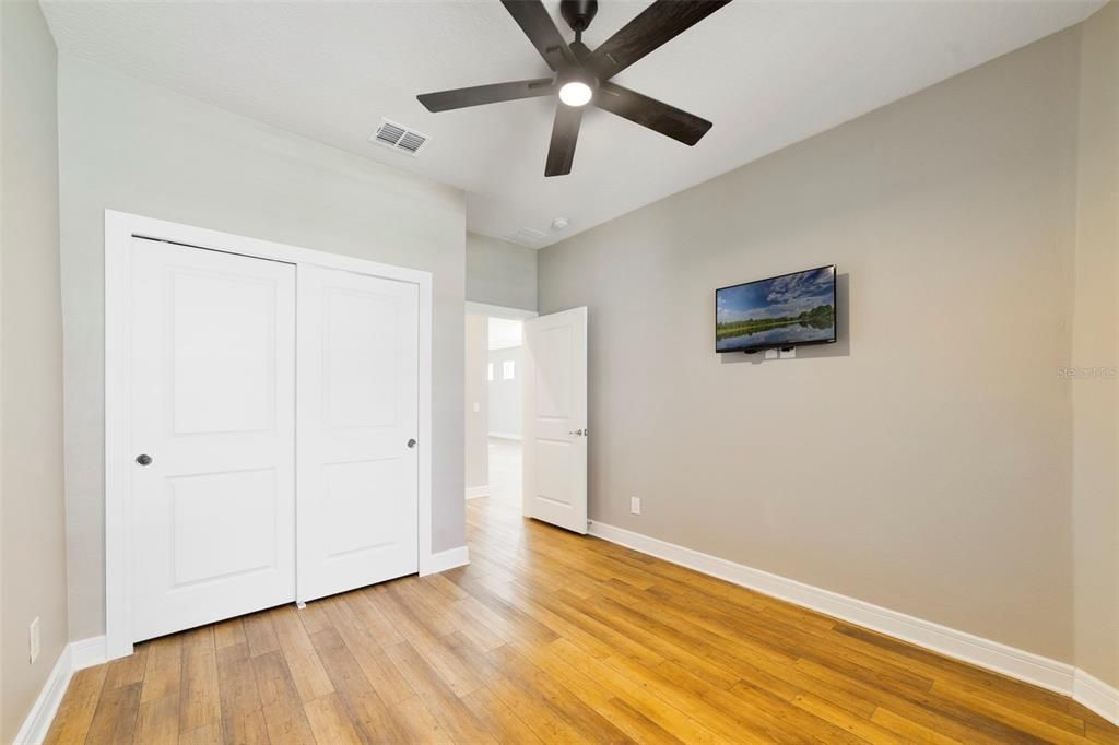 На продажу: $330,000 (2 спален, 2 ванн, 1559 Квадратных фут)
