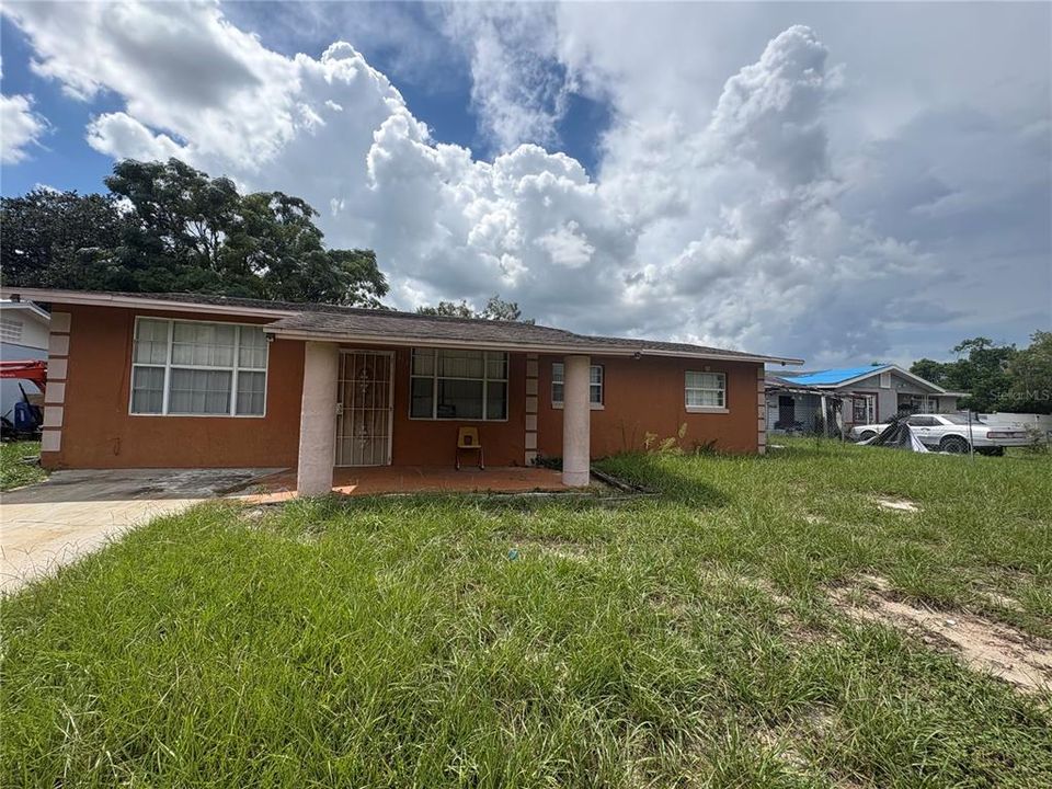 For Sale: $165,000 (3 beds, 2 baths, 995 Square Feet)