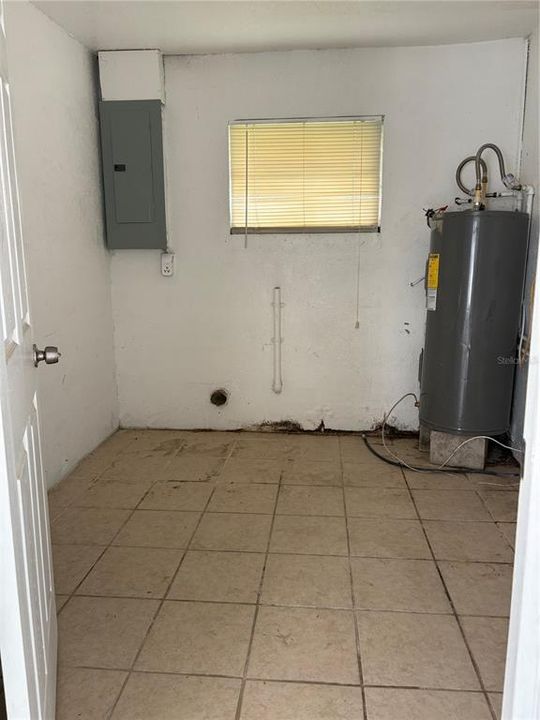 For Sale: $165,000 (3 beds, 2 baths, 995 Square Feet)