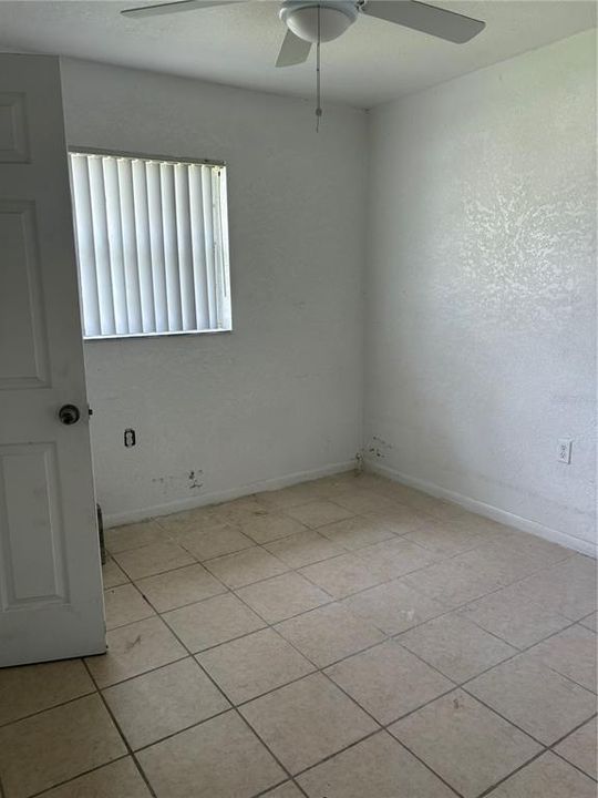 For Sale: $165,000 (3 beds, 2 baths, 995 Square Feet)
