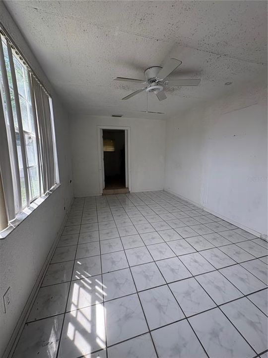 For Sale: $165,000 (3 beds, 2 baths, 995 Square Feet)
