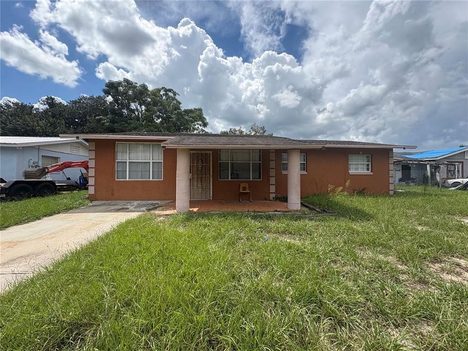 For Sale: $165,000 (3 beds, 2 baths, 995 Square Feet)