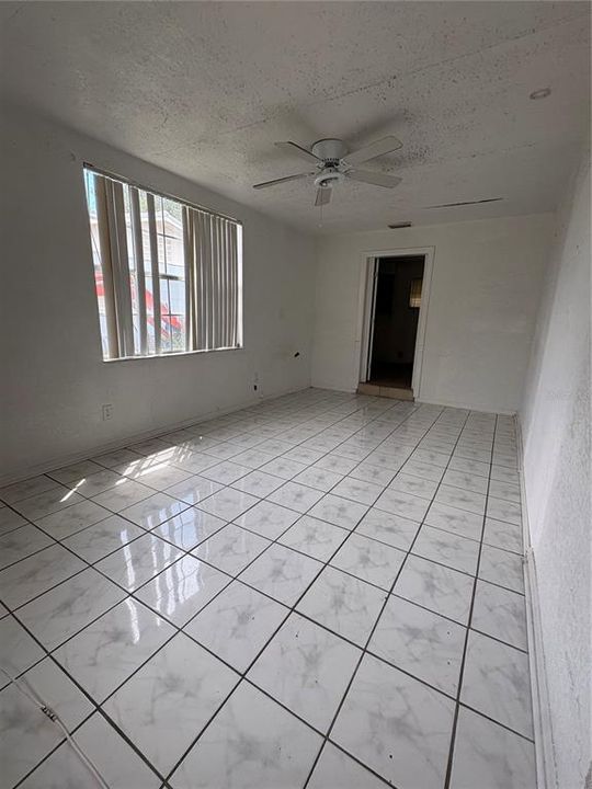 For Sale: $165,000 (3 beds, 2 baths, 995 Square Feet)