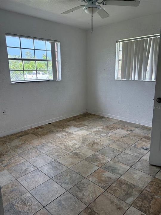 For Sale: $165,000 (3 beds, 2 baths, 995 Square Feet)