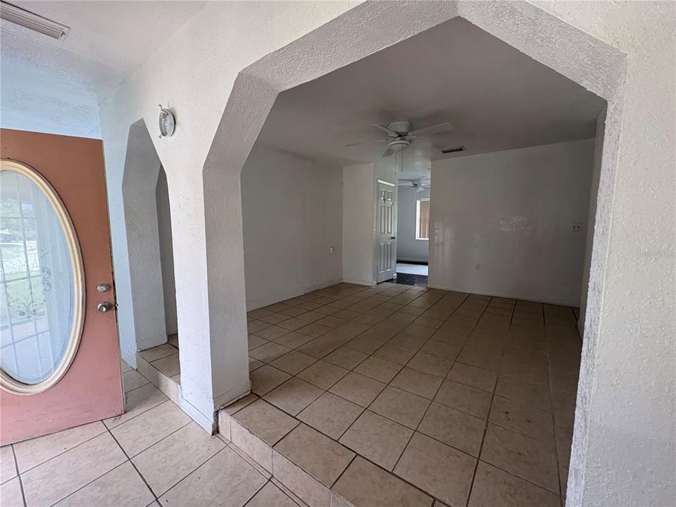 For Sale: $165,000 (3 beds, 2 baths, 995 Square Feet)
