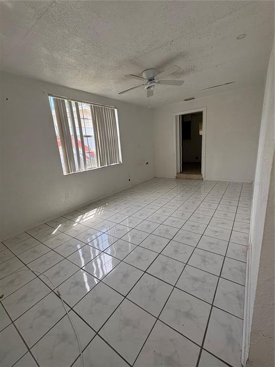 For Sale: $165,000 (3 beds, 2 baths, 995 Square Feet)