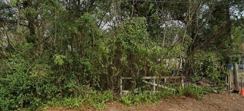 На продажу: $43,000 (0.16 acres)