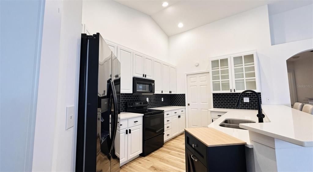 En Venta: $489,000 (4 camas, 2 baños, 2109 Pies cuadrados)