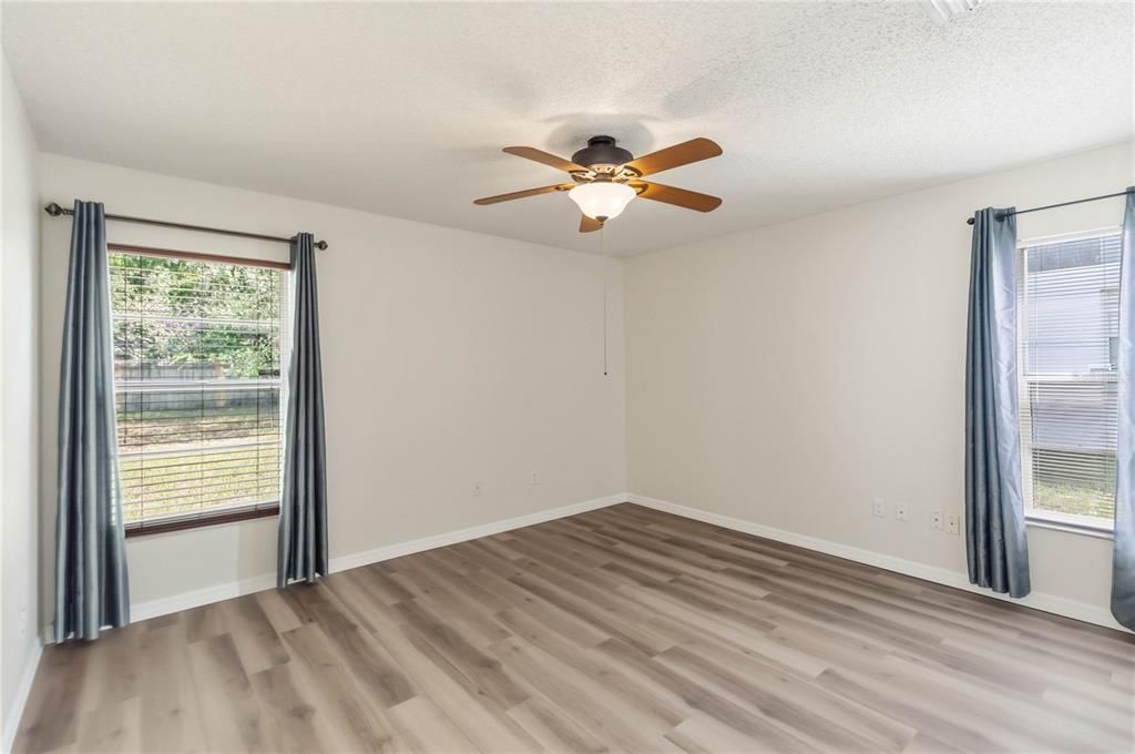 En Venta: $339,900 (3 camas, 2 baños, 1358 Pies cuadrados)
