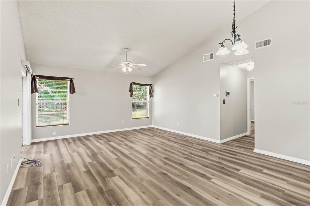 En Venta: $339,900 (3 camas, 2 baños, 1358 Pies cuadrados)