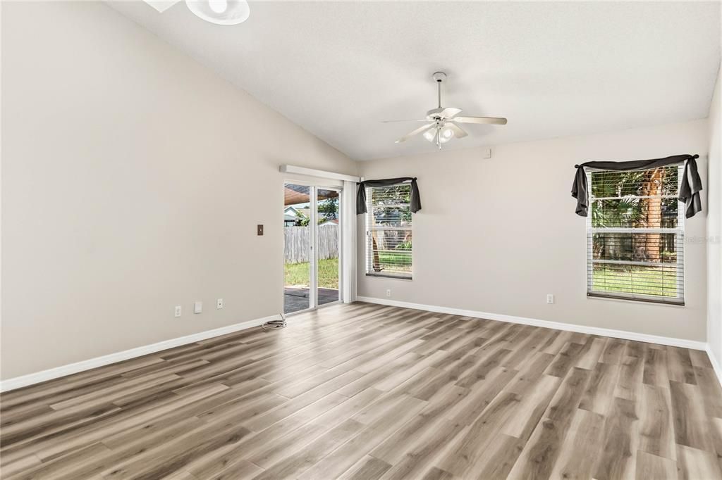 En Venta: $339,900 (3 camas, 2 baños, 1358 Pies cuadrados)