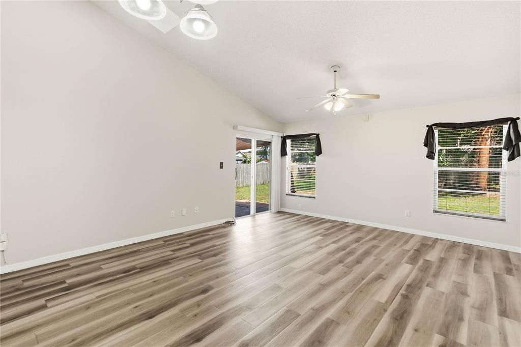 En Venta: $339,900 (3 camas, 2 baños, 1358 Pies cuadrados)