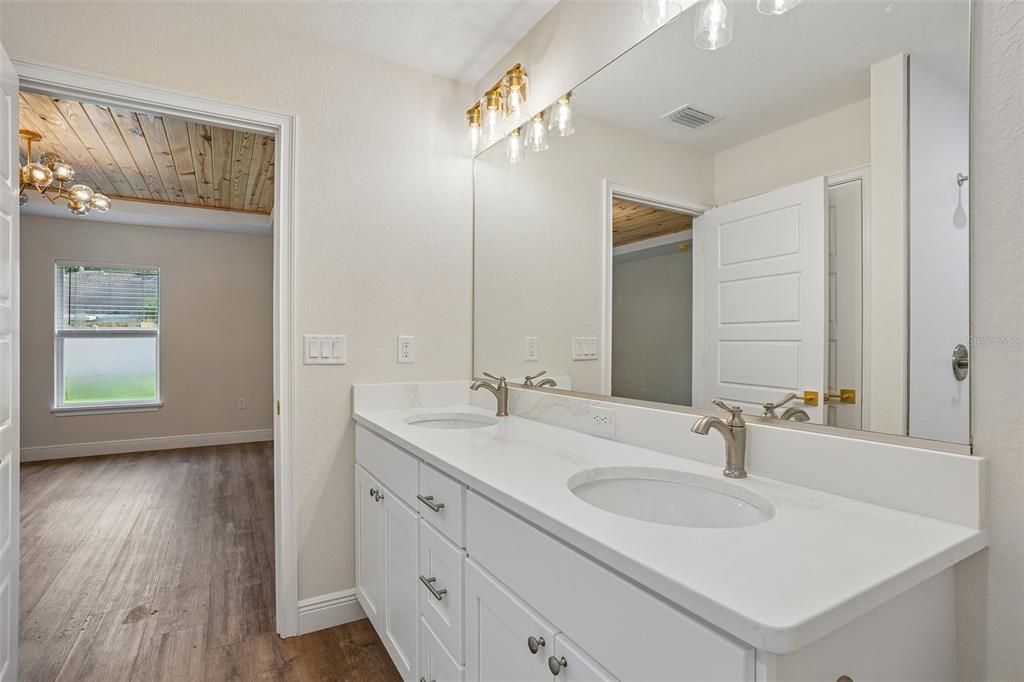 待售: $299,900 (3 贝兹, 2 浴室, 1454 平方英尺)