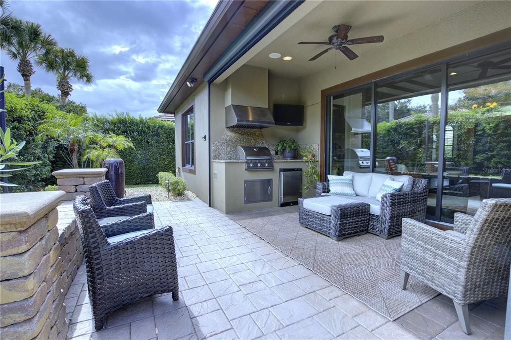 For Sale: $699,000 (3 beds, 2 baths, 2354 Square Feet)