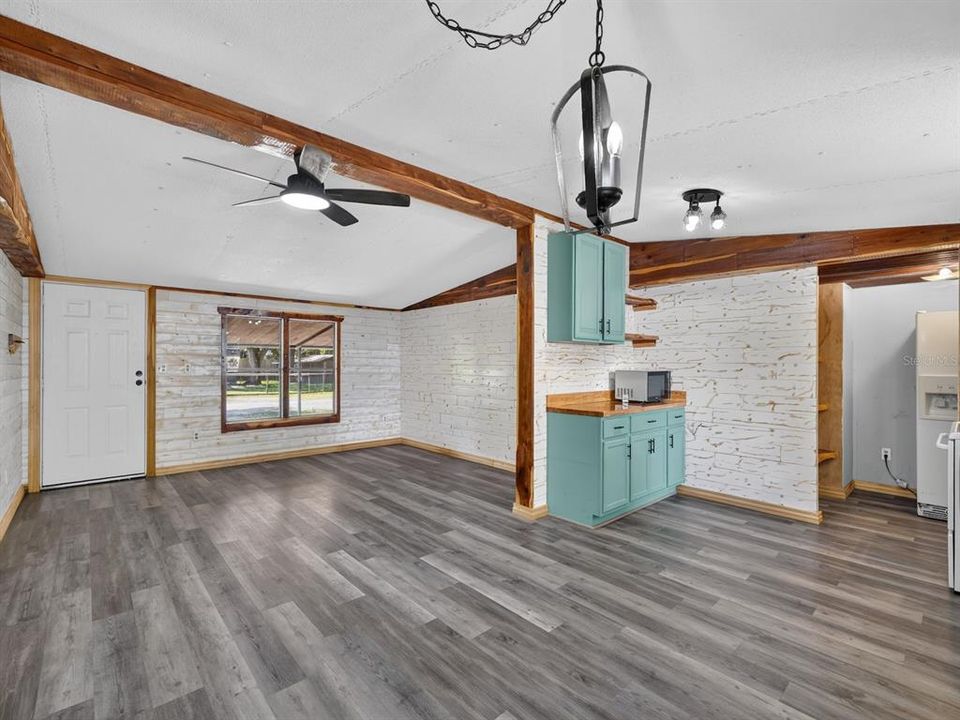 For Sale: $150,000 (3 beds, 2 baths, 1144 Square Feet)