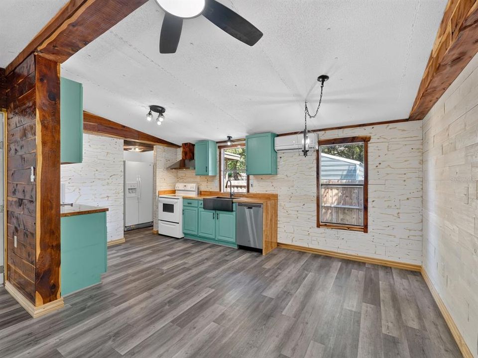 For Sale: $150,000 (3 beds, 2 baths, 1144 Square Feet)
