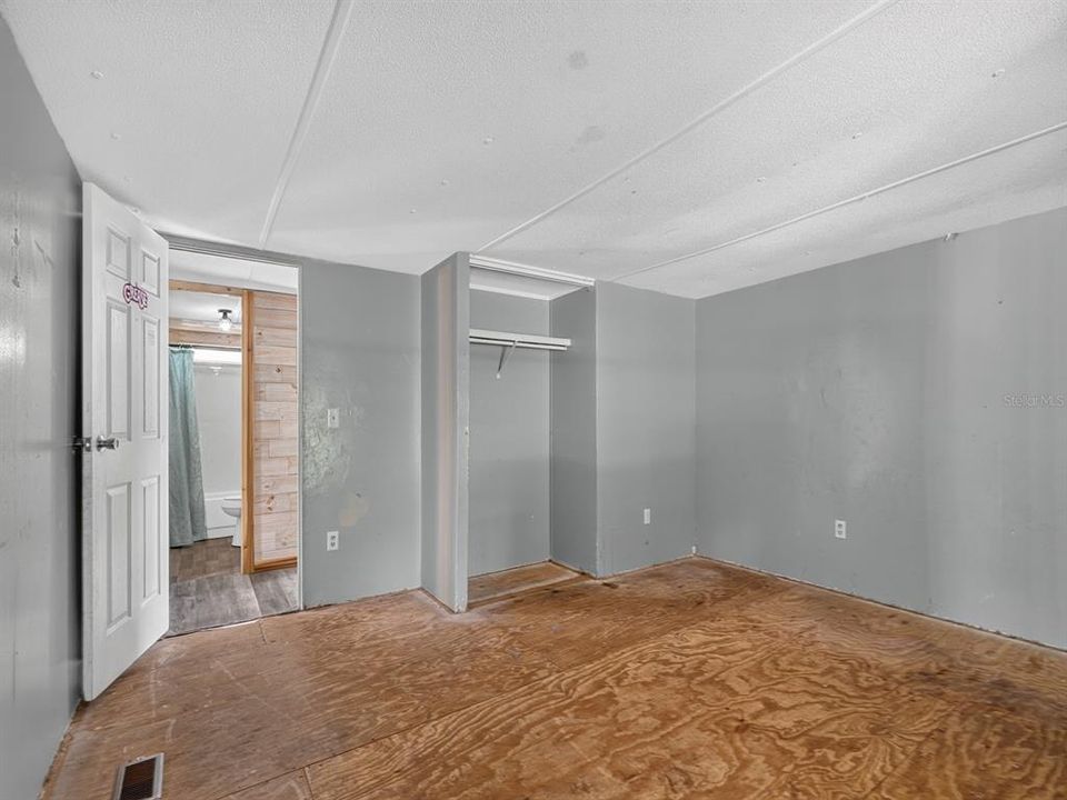 For Sale: $150,000 (3 beds, 2 baths, 1144 Square Feet)