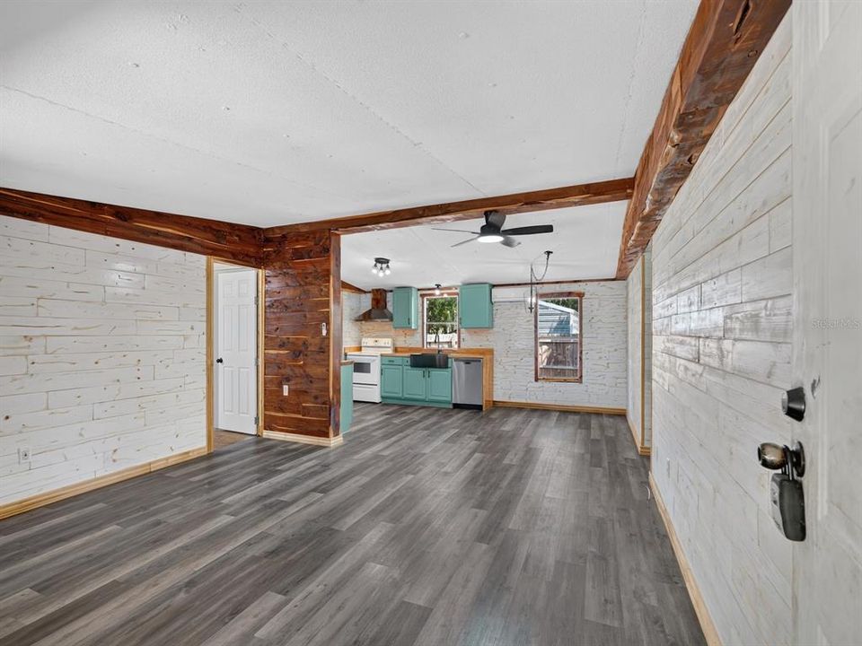 For Sale: $150,000 (3 beds, 2 baths, 1144 Square Feet)