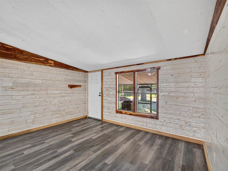 For Sale: $150,000 (3 beds, 2 baths, 1144 Square Feet)