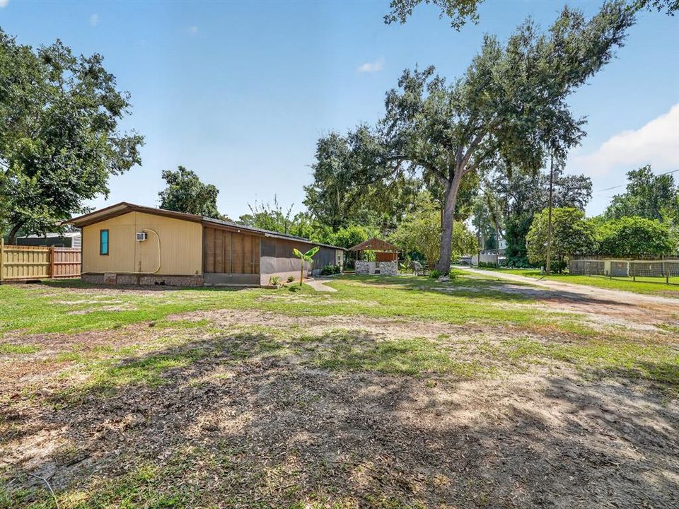 For Sale: $150,000 (3 beds, 2 baths, 1144 Square Feet)