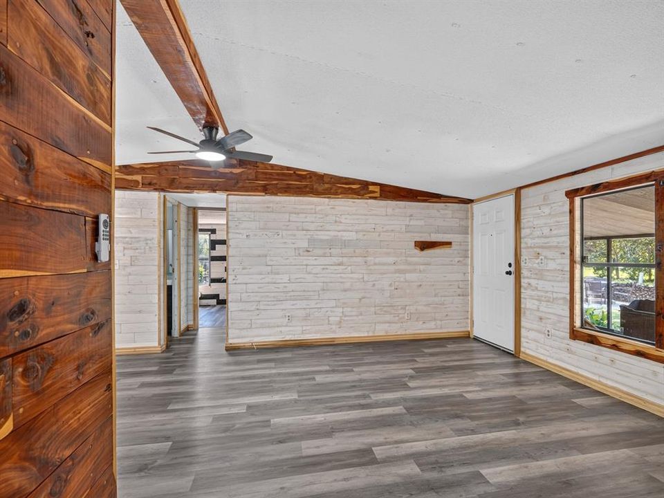 For Sale: $150,000 (3 beds, 2 baths, 1144 Square Feet)