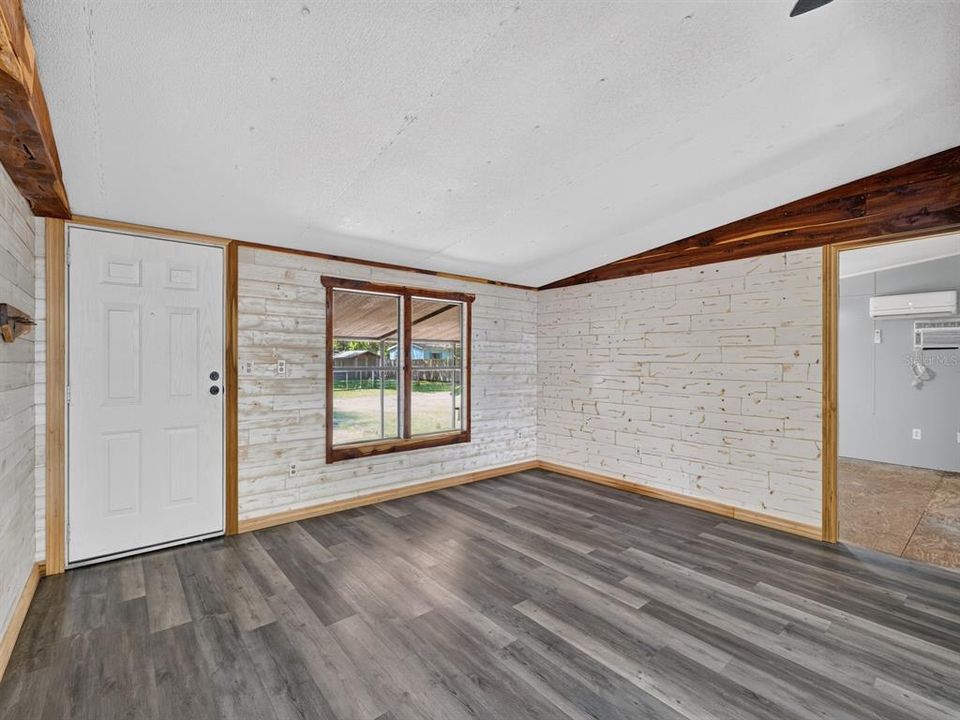 For Sale: $150,000 (3 beds, 2 baths, 1144 Square Feet)