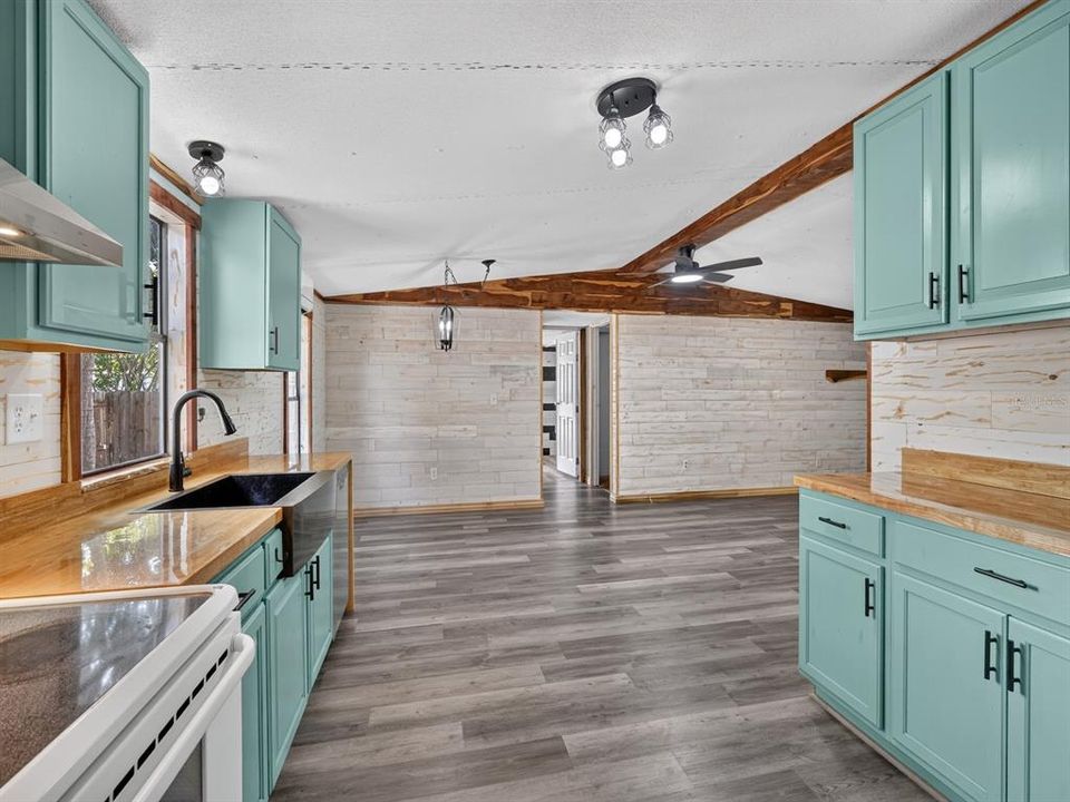 For Sale: $150,000 (3 beds, 2 baths, 1144 Square Feet)