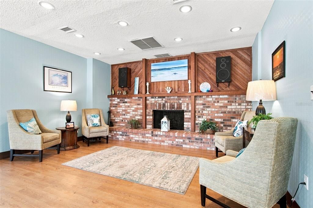 На продажу: $119,900 (1 спален, 1 ванн, 863 Квадратных фут)