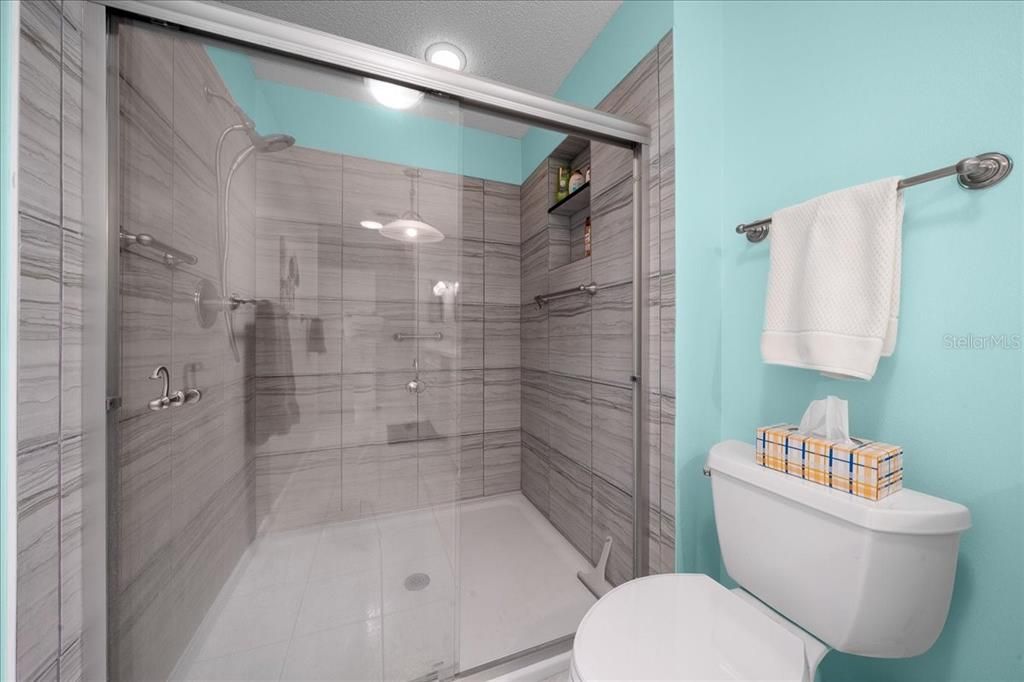 Под контрактом: $169,990 (2 спален, 2 ванн, 1709 Квадратных фут)