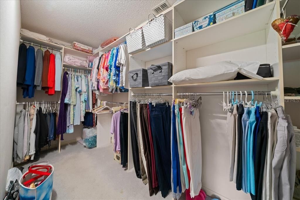 Под контрактом: $169,990 (2 спален, 2 ванн, 1709 Квадратных фут)