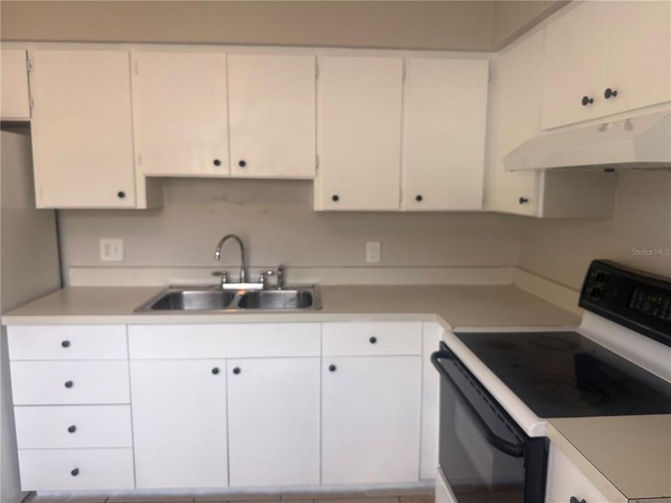 В аренду: $1,500 (2 спален, 1 ванн, 916 Квадратных фут)