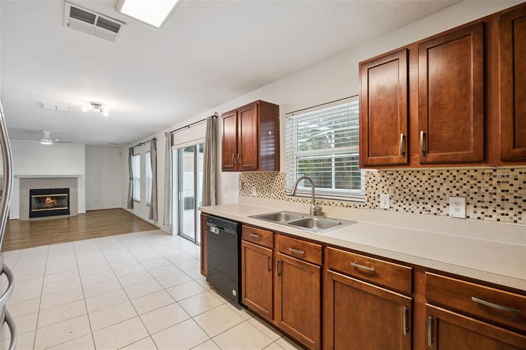Active With Contract: $449,000 (4 beds, 2 baths, 2476 Square Feet)
