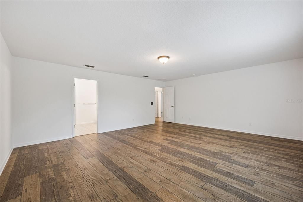 Active With Contract: $449,000 (4 beds, 2 baths, 2476 Square Feet)