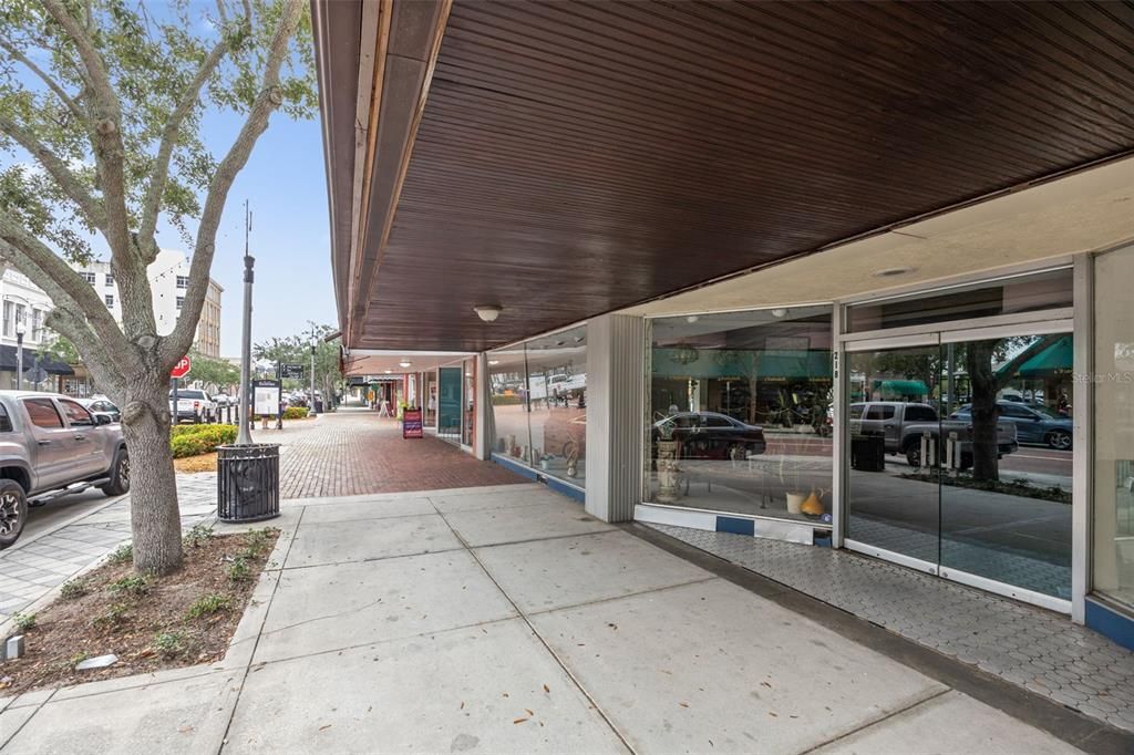Active With Contract: $449,000 (4 beds, 2 baths, 2476 Square Feet)